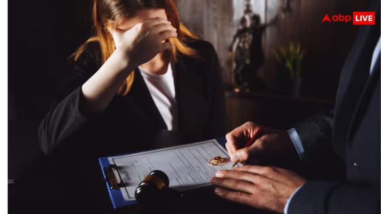 What happens if the account holder dies without adding a nominee who gets the money खाते में जमा पैसा किसका? क्या हो अगर बिना नॉमिनी ऐड किए अकाउंट होल्डर की हो जाए मौत? इन्हें दी जाती है रकम