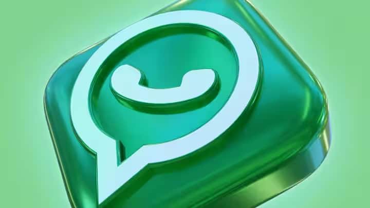 જો તમે WhatsApp પર Instagram રીલ્સ જોવા માંગતા હો, તો પહેલા તમારા સ્માર્ટફોન પર WhatsApp પર જાઓ. આ પછી Meta AI ના વાદળી સર્કલ પર ક્લિક કરો.