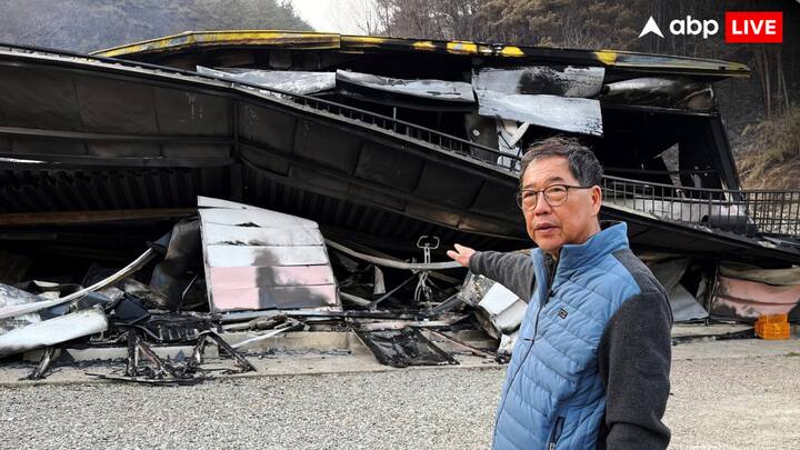 साउथ कोरिया के न्याय मंत्री ने कहा कि एंडोंग शहर के जंगलों में भीषण आग का प्रभाव स्थानीय जेलों के हजारों कैदियों पर भी पड़ा है. इस आग के कारण चेओंगसोंग काउंटी की 4 जेलों से लगभग, 2,600 कैदियों को दूसरे जगहों पर ट्रांसफर किया गया है. वहीं, विशेष आपदा अधिकारियों ने सभी प्रभावित काउंटियों को “विशेष आपदा क्षेत्र” घोषित किया है.