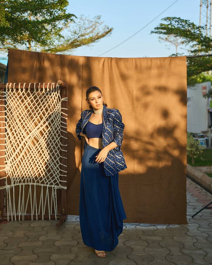 दाक्षिणात्य चित्रपटांमध्ये हिरोईन म्हणून धुमाकूळ घालत हंसिका मोटवानी धुमाकूळ घालत आहे.