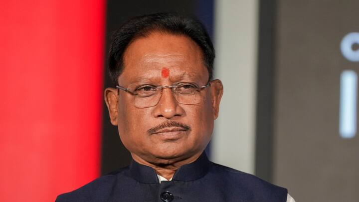 मुख्यमंत्री विष्णुदेव साय ने मामले में कहा कि उनके राज्य में युवाओं को मोबाइल एप्लिकेशन के माध्यम से सट्टेबाजी की ओर धकेलने की साजिश के खिलाफ सीबीआई की छापेमारी की जा रही है.