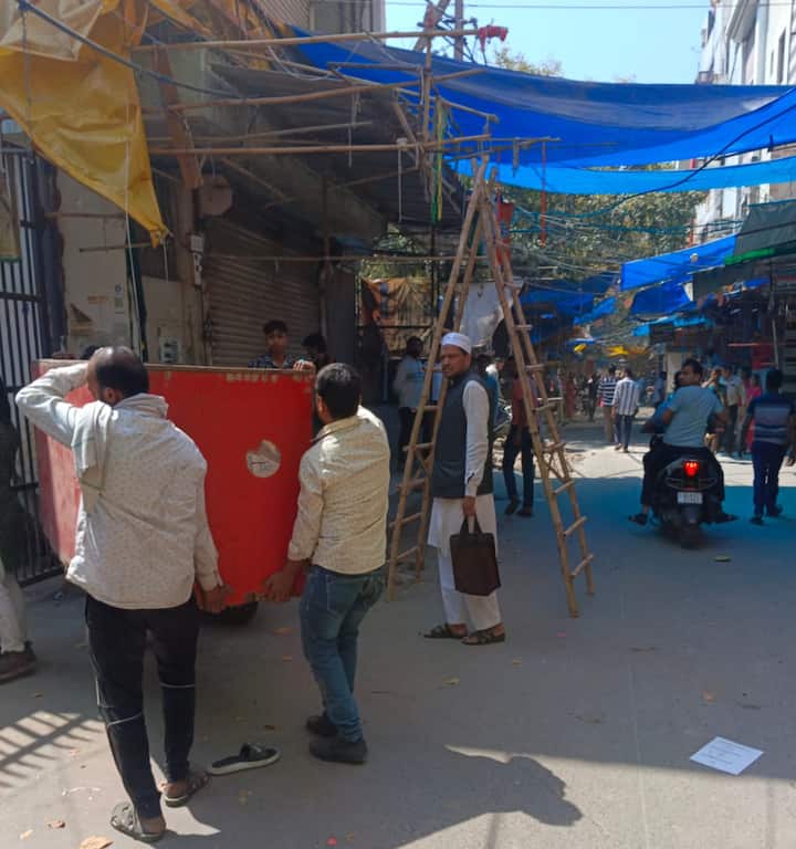 एमसीडी ने नागरिकों से अवैध अतिक्रमण नहीं करने की अपील की है. लोगों से स्वच्छता बनाए रखने में भी मदद मांगा गया है.