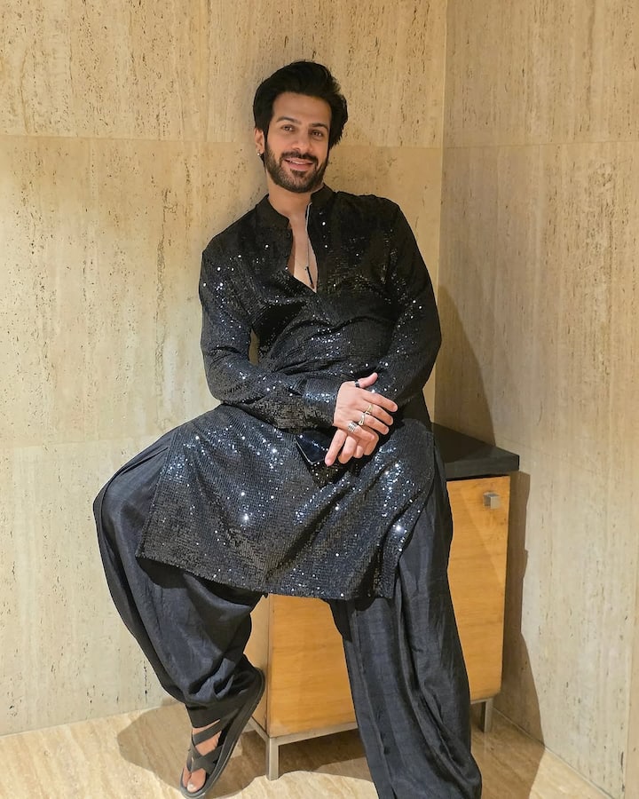 करणवीर मेहरा ने अब चुम संग अपने रिलेशनशिप को लेकर बातचीत की है. उन्होंने अपने रिलेशनशिप स्टेटस के बारे में खुलासा कर दिया है.