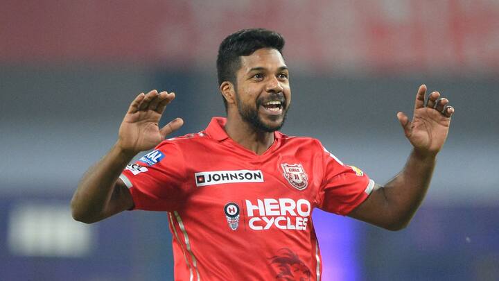 भारताचा वेगवान गोलंदाज वरुण आरोन हा देखील 6 संघांसाठी खेळला आहे. त्याने आपल्या आयपीएल कारकिर्दीत कोलकाता नाईट रायडर्स, दिल्ली कॅपिटल्स, पंजाब किंग्ज, रॉयल चॅलेंजर्स बंगलोर, राजस्थान रॉयल्स आणि गुजरात टायटन्सचे प्रतिनिधित्व केले आहे.