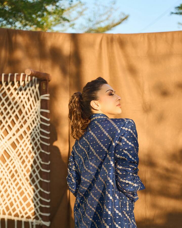 हंसिका मोटवानीने बालकलाकार म्हणून आपल्या करिअरची सुरुवात केली होती. शक लाका बूम बूम या शोमधून त्याला लोकप्रियता मिळाली.