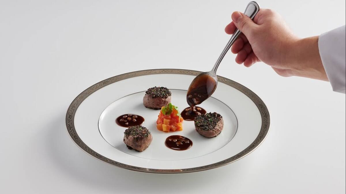 (Image Source: Instagram/@lesamisrestaurant)