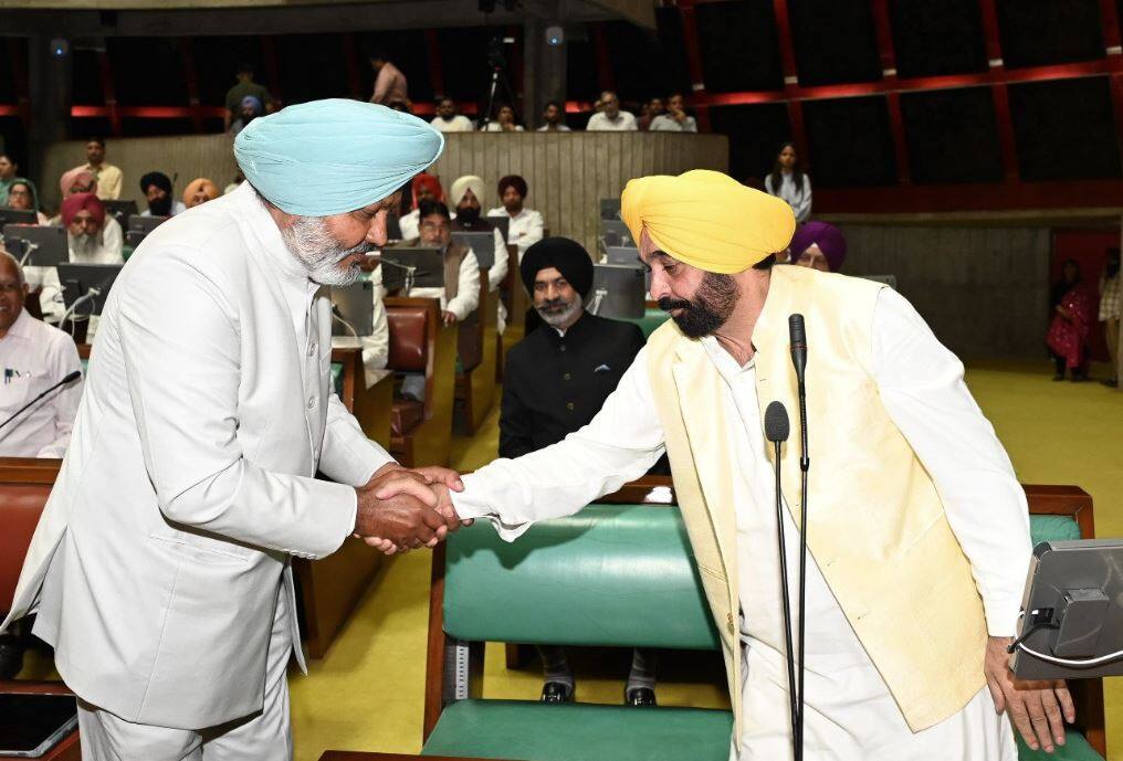 Punjab government presents its biggest budget ever Punjab Budget: ਪੰਜਾਬ ਸਰਕਾਰ ਨੇ ਪੇਸ਼ ਕੀਤਾ ਹੁਣ ਤੱਕ ਦਾ ਸਭ ਤੋਂ ਵੱਡਾ ਬਜਟ, CM ਮਾਨ ਨੇ ਕਿਹਾ- ਉੱਡਦਾ ਜਾਂ ਕੰਗਾਲ ਨਹੀਂ ਹੁਣ ਬਣੇਗਾ ਰੰਗਲਾ ਤੇ ਹੱਸਦਾ-ਵੱਸਦਾ ਪੰਜਾਬ