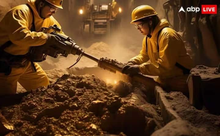 ਰਾਜ ਵਿੱਚ ਓਡੀਸ਼ਾ ਮਾਈਨਿੰਗ ਕਾਰਪੋਰੇਸ਼ਨ ਅਤੇ ਭੂ-ਵਿਗਿਆਨਕ ਸਰਵੇਖਣ ਮਾਨਕਡਚੁਆ, ਸਲੇਈਕਾਨਾ ਅਤੇ ਡਿਮੀਰੀਮੁੰਡਾ ਵਿੱਚ ਸੋਨੇ ਦੇ ਭੰਡਾਰਾਂ ਦੀ ਜਾਂਚ ਵਿੱਚ ਲੱਗੇ ਹੋਏ ਹਨ।