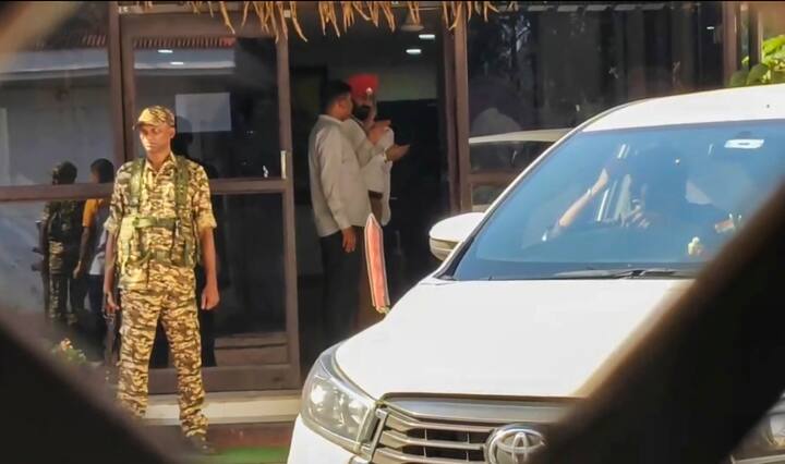 उन्होंने आरोप लगाते हुए कहा कि इस ऐप के जरिए लोगों को सट्टेबाजी में धकेला जा रहा है. उन्होंने कहा, 