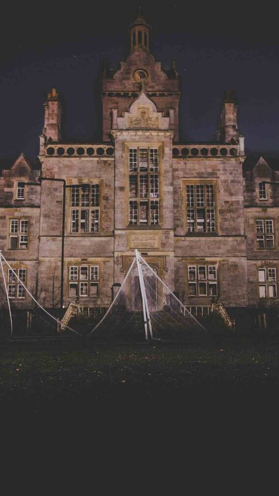 इस देश की संसद को कहा जाता है भूतिया