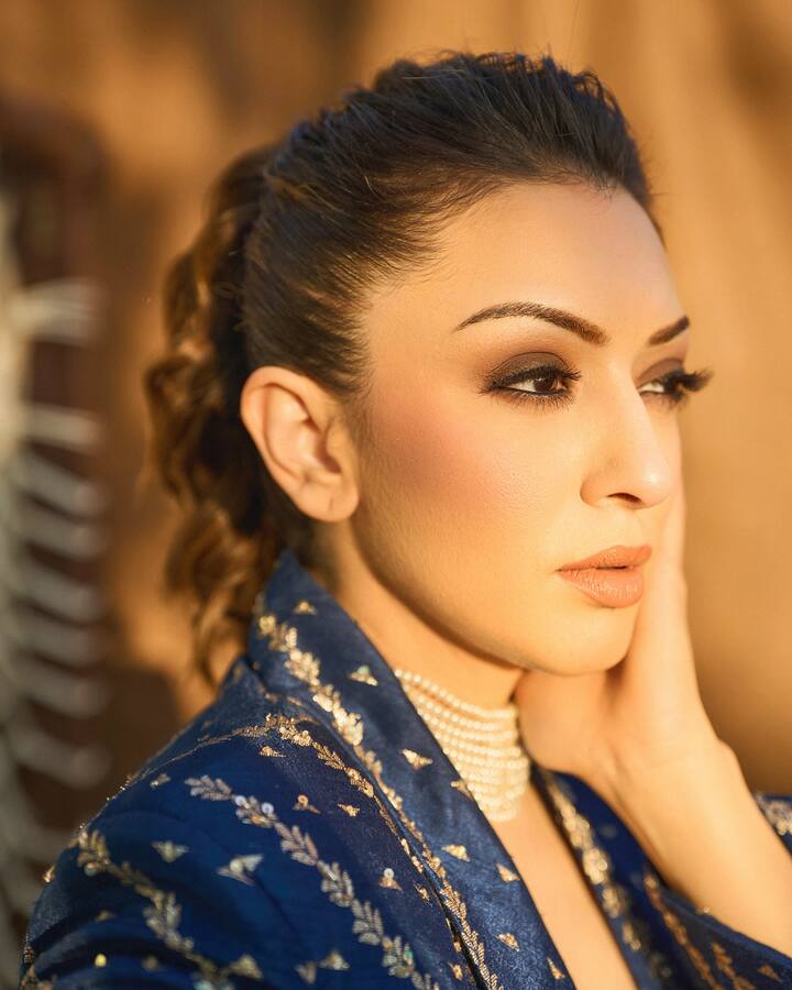 तेलुगू चित्रपट देसमुदुरु या चित्रपटातून तिने आपल्या करिअरची सुरुवात केली तेव्हा ती अवघ्या 15 वर्षांची होती.