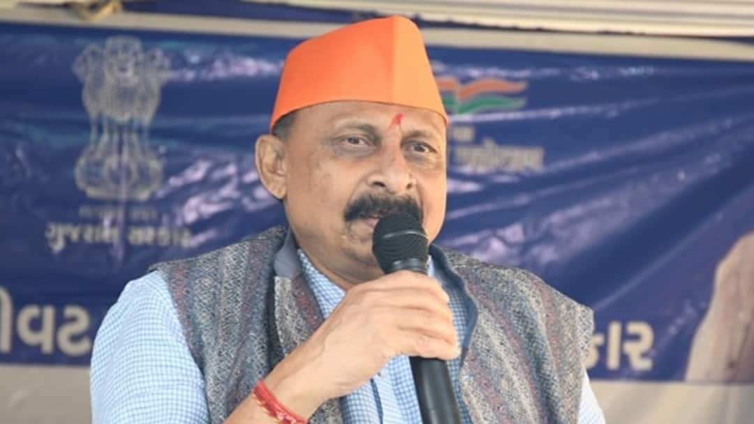 गुजरात विधानसभा अध्यक्ष ने BJP विधायक के खिलाफ लिया सख्त एक्शन, जानें क्या रही वजह? Gujarat Assembly Speaker Shankar Chaudhary takes disciplinary action against BJP MLA Mohan Dhodia गुजरात विधानसभा अध्यक्ष ने BJP विधायक के खिलाफ लिया सख्त एक्शन, जानें क्या रही वजह?