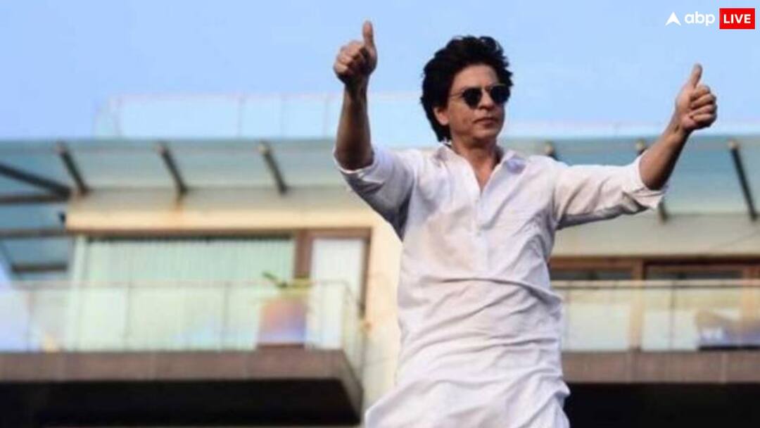 Shah Rukh Khan greet fans outside Mannat on Eid relocating to a luxurious apartment Shah Rukh Khan Mannat: मन्नत से शिफ्ट हुए शाहरुख खान, ईद पर फैंस होंगे निराश या ग्रीट करेंगे किंग खान?