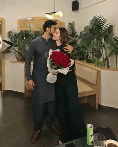 शोएब मलिक ने तीसरी पत्नी पर लुटाया प्यार, बर्थडे पर सना को दिया खास सरप्राइज