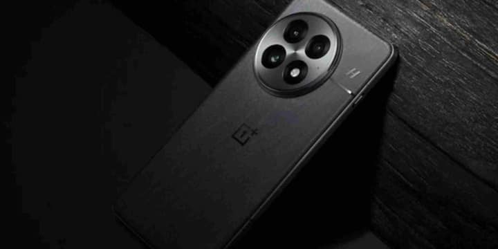OnePlus 13R में कंपनी ने 12जीबी रैम के साथ स्नैपड्रैन 8 जेन 3 प्रोसेसर उपलब्ध कराया है जो फोन के परफॉर्मेंस को बढ़ाने में मदद करता है. साथ ही इसमें 6.78 इंच की एमोलेड डिस्प्ले दी गई है जो 120 हर्ट्ज के रिफ्रेश रेट को सपोर्ट करती है.