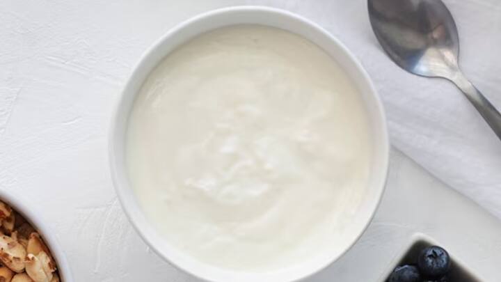 কিন্তু কিছু খাবারকে দইয়ের সঙ্গে না মেশানোই ভাল। এতে শরীরের ক্ষতি হয়।