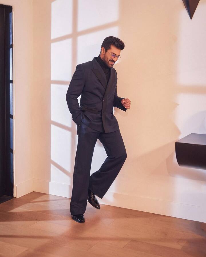 RRR படம் மூலமாக பான் இந்தியா நடிகராக மாறினார் ராம் சரண். எஸ் எஸ் ராஜமௌலி இயக்கத்தில் இவர் நடித்த இந்த படம் ராம் சரணை உலக அளவில் பிரபலமாக்கியது. இதை தொடர்ந்து இயக்குனர் ஷங்கர் இயக்கத்தில், இவர் கடைசியாக நடித்த, 'கேம் சேஞ்சர்' பெரியளவில் வரவேற்பு பெறவில்லை.