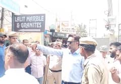 Gurugram: साइबर सिटी की शीतला माता रोड पर चला बुलडोजर, अतिक्रमण ध्वस्त, देखें तस्वीरें