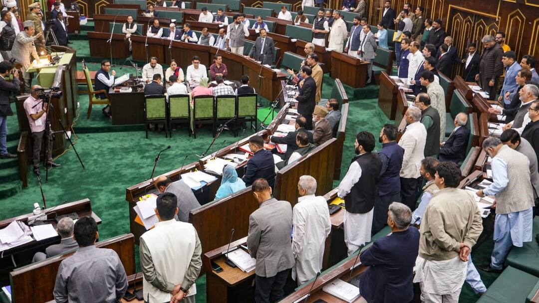 जम्मू-कश्मीर के राज्य का दर्जा बहाल करने की मांग पर विधानसभा में 3 बिल, होगी वोटिंग? Jammu and Kashmir statehood restoration demands in Three Private Member Bills in Assembly ANN जम्मू-कश्मीर के राज्य का दर्जा बहाल करने की मांग पर विधानसभा में 3 बिल, होगी वोटिंग?