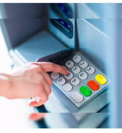 ఏటీఎంలో డబ్బులు తీస్తున్నారా? ఈ టిప్స్ మీకోసమే