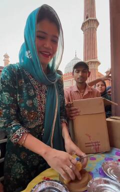 Eid 2025: कौन हैं नेहा भारती? दिल्ली के जामा मस्जिद में रोज बांटती हैं इफ्तारी, हर तरफ हो रही चर्चा