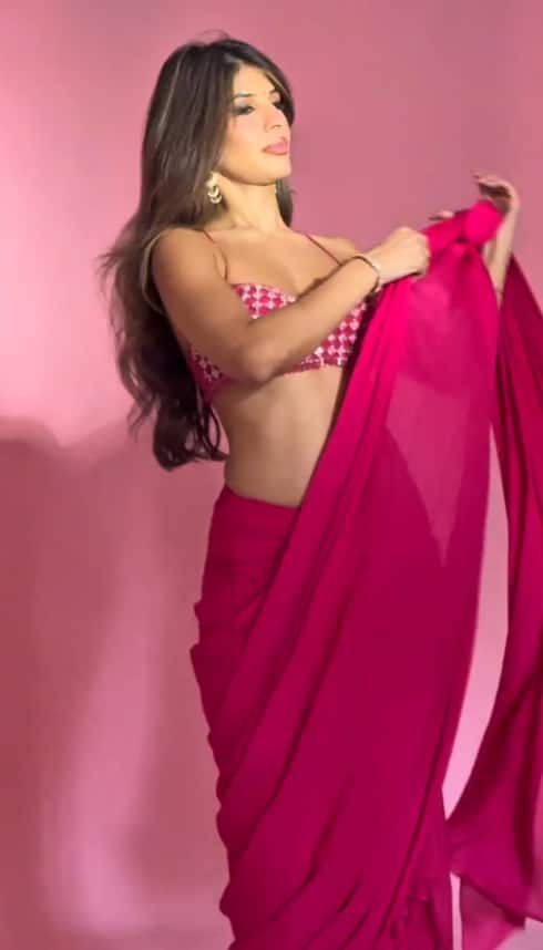 The actress also shared a video of herself in this look. In this, she was seen doing photoshoots.