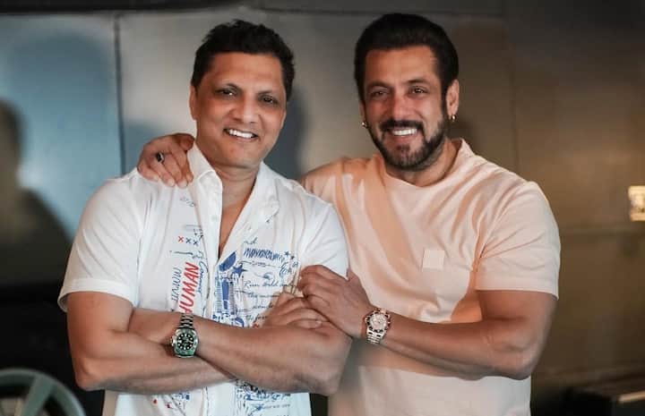 एक्टर के पास एक RM-53-01 टूरबिलन पाब्लो मैकडोनो ब्रांड की भी घड़ी है. कई बार एक्टर इसे इवेंट्स में पहन चुके हैं. इसकी कीमत 21 करोड़ बताई जाती है.