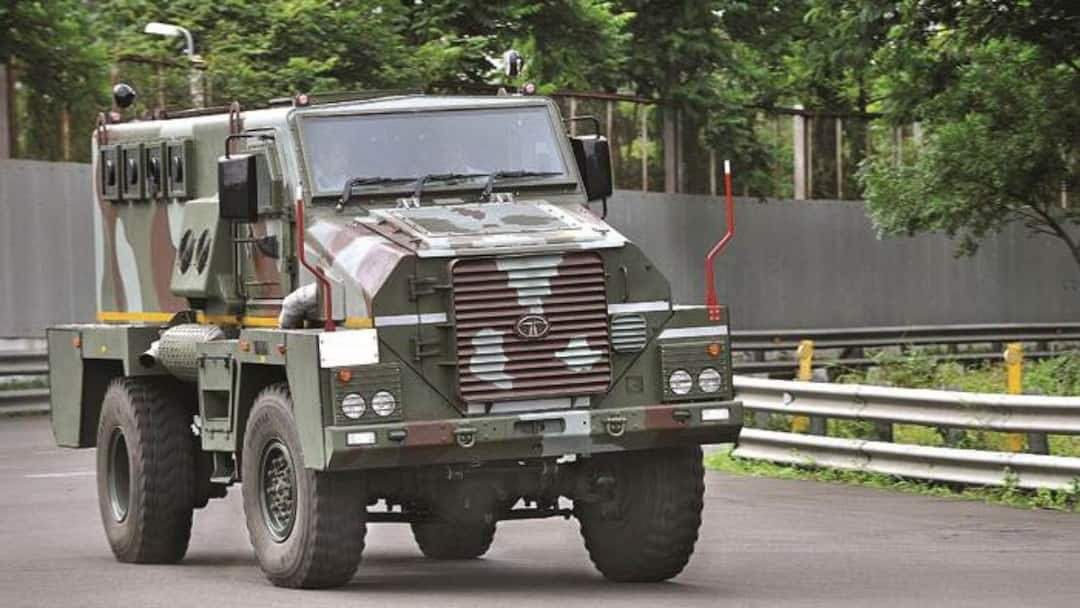 Can indian soldiers fill petrol on petrol pump without paying money know answer here Petrol Rules For Soldiers: क्या वाकई पेट्रोल पंप पर बिना पैसे दिए पेट्रोल भरवा सकते हैं सेना के जवान? जान लीजिए जवाब