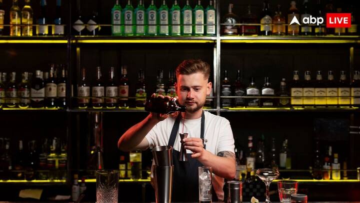 इसी के साथ 3500 की मिलने वाली इंद्री 2200 रुपये में मिल रही है. 100 पाइपर और ब्लैक डॉग डिलिस्क, जो 1300 रुपये की आती है वो अब 1000 रुपये में मिल रही है.