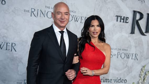 Jeff Bezos and Lauren Sanchez: 500 मिलियन डॉलर की मेगा यॉट, 32,000 डॉलर का होटल रूम, जानें क्या क्या खास होगा जेफ बेजोस-लॉरेन सांचेज की शादी में
