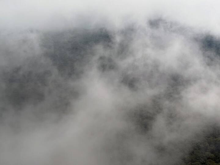 In response, Samantha gave a sweet shoutout, tagging her tour guide, 