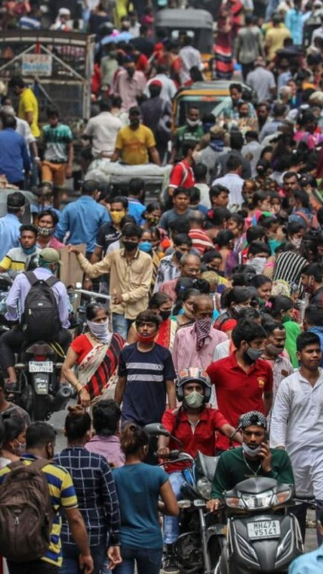 2011 की जनगणना के अनुसार, देहरादून जिले की कुल जनसंख्या 1,696,694 थी