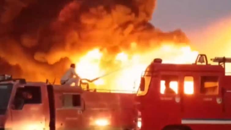 Mandsaur fire broke out in irrigation project pipelines in Shakkar Khedi village of Madhya Pradesh मंदसौर के गांव में सिंचाई परियोजना की पाइपलाइनों में लगी भीषण आग, भारी नुकसान की खबर
