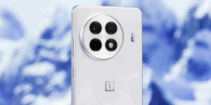 ये फोन OnePlus 13R को कड़ी टक्कर देगा. इस फोन में कंपनी ने 6000mAh की बैटरी प्रदान कराई है. ये कंपनी का एक प्रीमियम फोन है जिसमें यूजर्स को 80W की सुपरवूक फास्च चार्जिंग भी मिलती है.