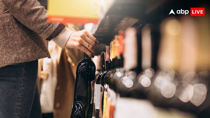 Chandigarh Liquor Price Drop: 1 अप्रैल से चंडीगढ़ में नई एक्साइज पॉलिसी लागू होने जा रही है, जिसके चलते शराब की बोतलों की कीमतों में भारी गिरावट आ गई है.