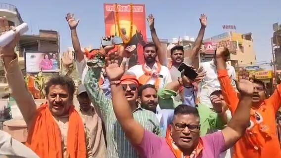 वाराणसी: शिवसैनिकों की मांग सेंट्रल जेल रोड मार्ग पर लगाई जाए शिवाजी की प्रतिमा, CM योगी करें शुभारंभ वाराणसी: शिवसैनिकों की मांग सेंट्रल जेल रोड मार्ग पर लगाई जाए शिवाजी की प्रतिमा, CM योगी करें शुभारंभ
