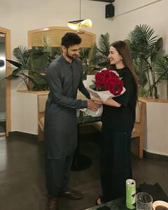 शोएब मलिक ने तीसरी पत्नी पर लुटाया प्यार, बर्थडे पर सना को दिया खास सरप्राइज