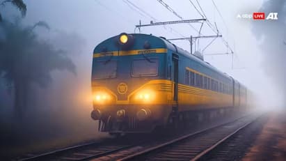 Change in Mayiladuthurai - Sengottai Express Train Service tnn ரயில் பயணிகளின் கனிவான கவனத்திற்கு.. மயிலாடுதுறை - செங்கோட்டை விரைவு ரயில் சேவையில் மாற்றம்... இதோ முழு விபரம்...!
