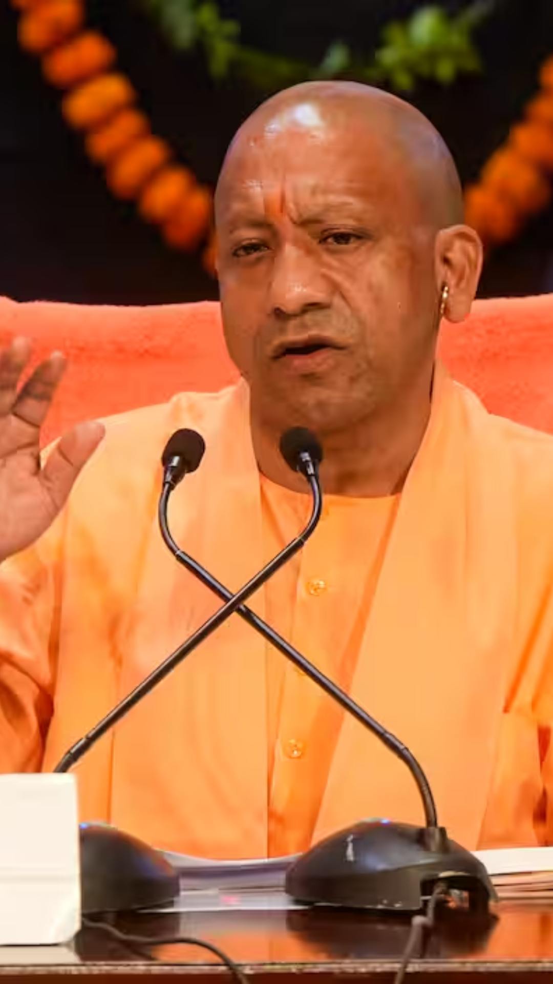 उन्होंने कहा कि आगरा का संबंध बृजभूमि से है और इसे मुगलों से जोड़कर देखना गलत है