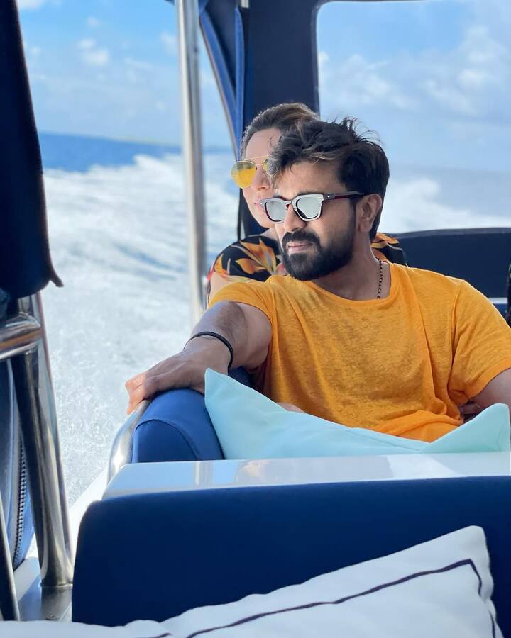 தற்போது Peddi மற்றும் RC 17 (தற்காலிகமான பெயர்) ஆகிய படங்களில் நடித்து வருகிறார். இந்த நிலையில் தான் இன்று தனது 40ஆவது பிறந்தநாளை கொண்டாடுகிறார். அவரது பிறந்தநாளை முன்னிட்டு ரசிகர்கள் மற்றும் பிரபலங்கள் பலரும் தங்களின் வாழ்த்துக்களை தெரிவித்து வருகின்றனர்.