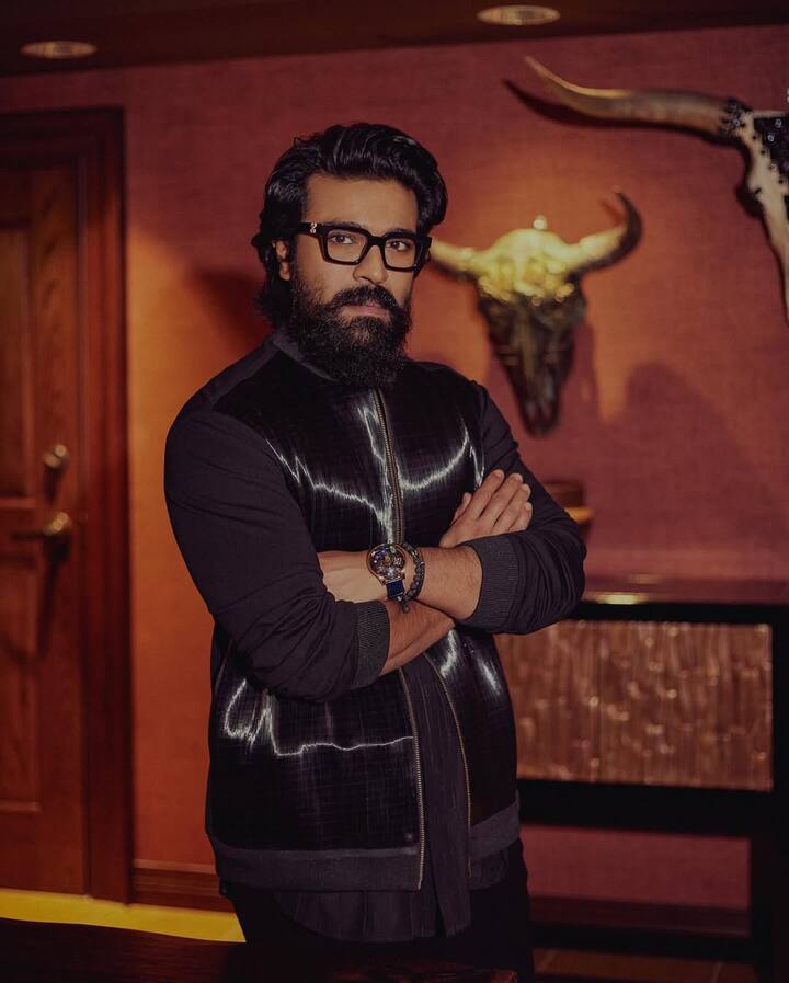 வலுவான சினிமா பின்னணியை கொண்டு, திரையுலகில் முன்னணி நடிகரானவர் தான் ராம் சரண். சிரஞ்சீவியின் மகனும் நடிகருமான ராம் சரண் தெலுங்கு சினிமாவில் முன்னணி நடிகர்களில் ஒருவராக வலம் வந்து கொண்டிருக்கிறார். ஆரம்பத்தில் இருந்தே தொடர்ந்து தரமான கதைகளை இவர் தேர்வு செய்து நடித்து வந்ததன் பலனாகவே, மிக குறுகிய காலத்தில் முன்னணி நடிகர் என்கிற இடத்தை பிடித்தார்.