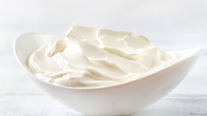 গরমে দই না হলে চলে না আমাদের। ভাতের সঙ্গে দই খান কেউ, কেউ আবার রায়তা বানিয়ে খান।