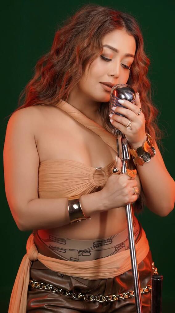 यंगस्टर्स को पसंद हैं नेहा कक्कड़, इन 5 गानों ने बनाया सबका फेवरेट