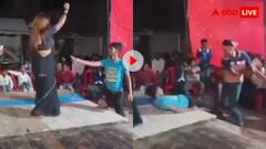 महफिल के बीच नाचने वाली लड़की पर नोट उड़ा रहा था युवक, फिर पिता ने आकर उतार दिया भूत- देखें वीडियो