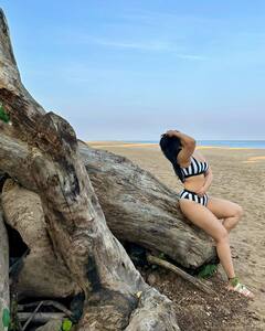 Nikita Sharma Photo: બ્લેક એન્ડ વ્હાઈટ બિકીનીમાં નિકિતા શર્માએ ફ્લોન્ટ કર્યું પરફેક્ટ ફિગર