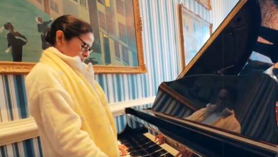 Mamata Banerjee Brings 'Bengal’s Soul To Life' At Oxford University With 'Purano Sei Diner Kotha': WATCH