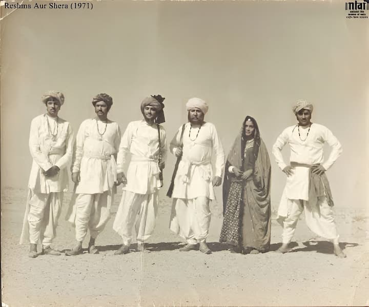 आकाशदीप ने आगे कहा कि, जब दत्त साहब ने अमिताभ को रील में देखा तो उन्होंने कहा था कि, यह लड़का (अमिताभ बच्चन) इंटेंस है, पर ये पहाड़ी कौवे की आवाज का मैं क्या करूंगा यार?'