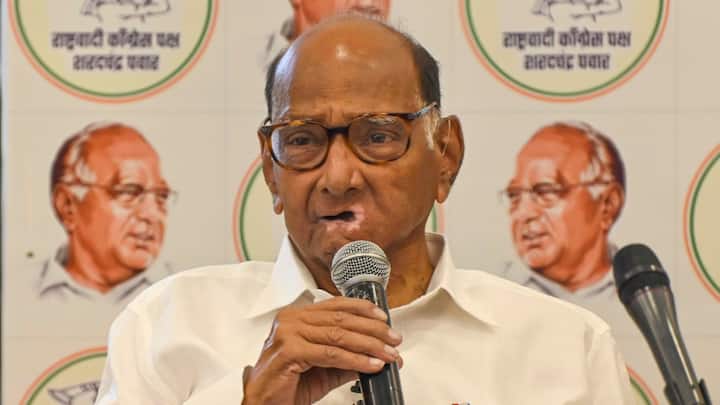 Sharad Pawar News: शरद पवार ने गुरुवार को एनसीपी-एसपी की विस्तारित कार्यसमिति की बैठक को संबोधित किया. इस दौरान उन्होंने पार्टी नेताओं को भविष्य की चुनौतियों के लिए तैयार करने को कहा.