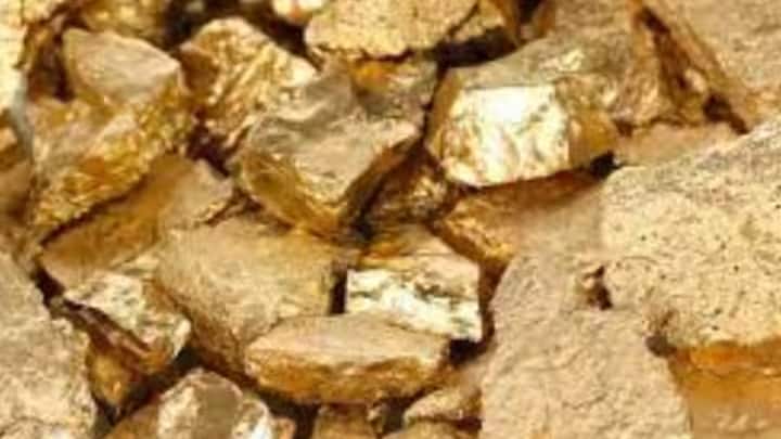 भारत बड़ी मात्रा में सोना इंपोर्ट करता है, लेकिन देश में इसका उत्पादन भी होता है. साल 2023-24 में भारत में 1,552 किलो प्राइमरी गोल्ड का उत्पादन हुआ था.