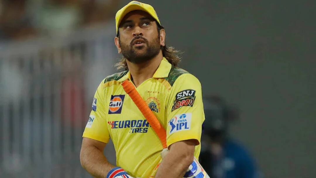 CSK VS RCB IPL 2025 netizens critics ms dhoni For Batting At No. 9 For CSK Against RCB at chepauk DHONI: தோனியை பொளக்கும் நெட்டிசன்கள்..! ”நீங்க விளையாடாமலே இருக்கலாம்” 1 ஸ்டம்பிங், 2 சிக்ஸ் போதுமா?